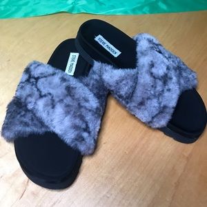 Steve Madden Women’s Faux Fur Slides Size 8